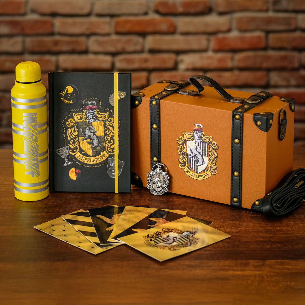 Produktbild Harry Potter - Hufflepuff Premium Geschenkset im Koffer mit Tragegurt