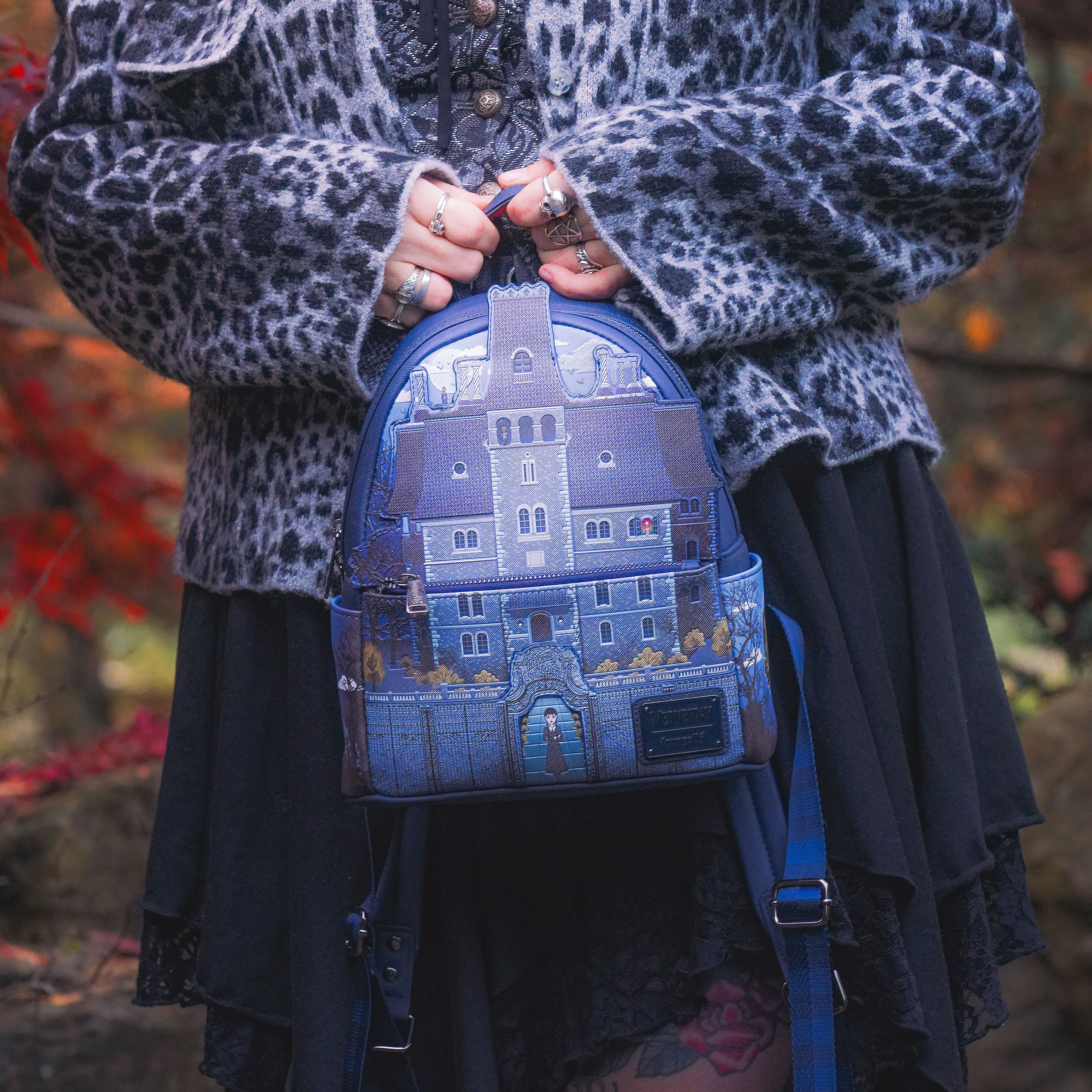 Produktbild Wednesday - Nevermore Academy Glow in the Dark Mini Rucksack