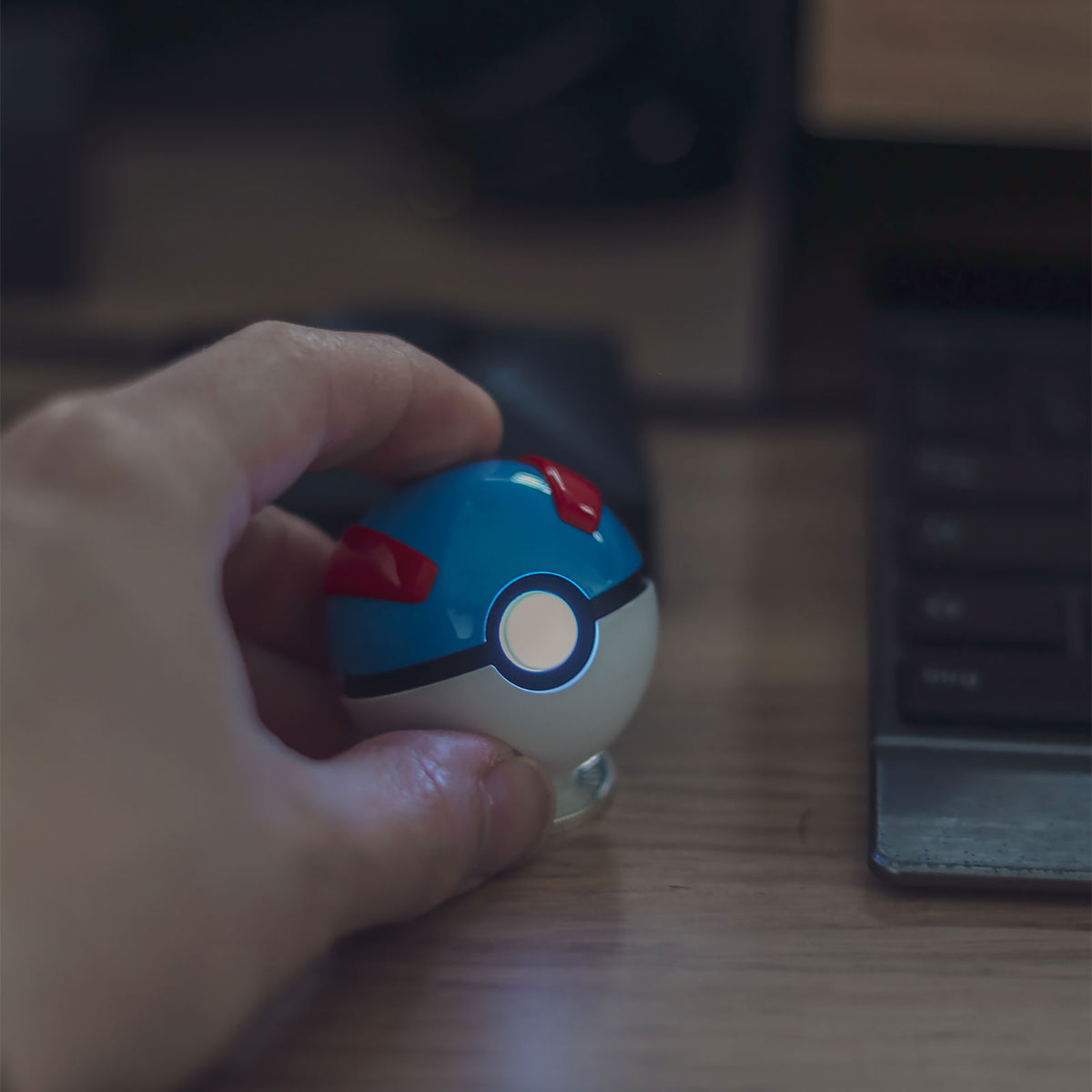 Produktbild Pokemon - Pokeball Superball Mini Replik mit Licht