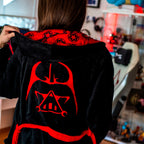 Produktbild Star Wars - Darth Vader Bademantel schwarz-rot