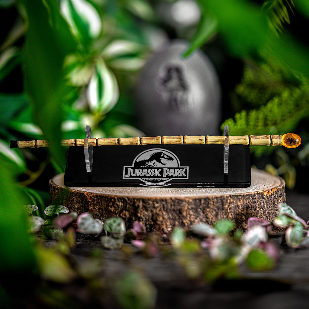 Product image Jurassic Park - Dinosaur Egg and John Hammond's Cane Replicas Limited