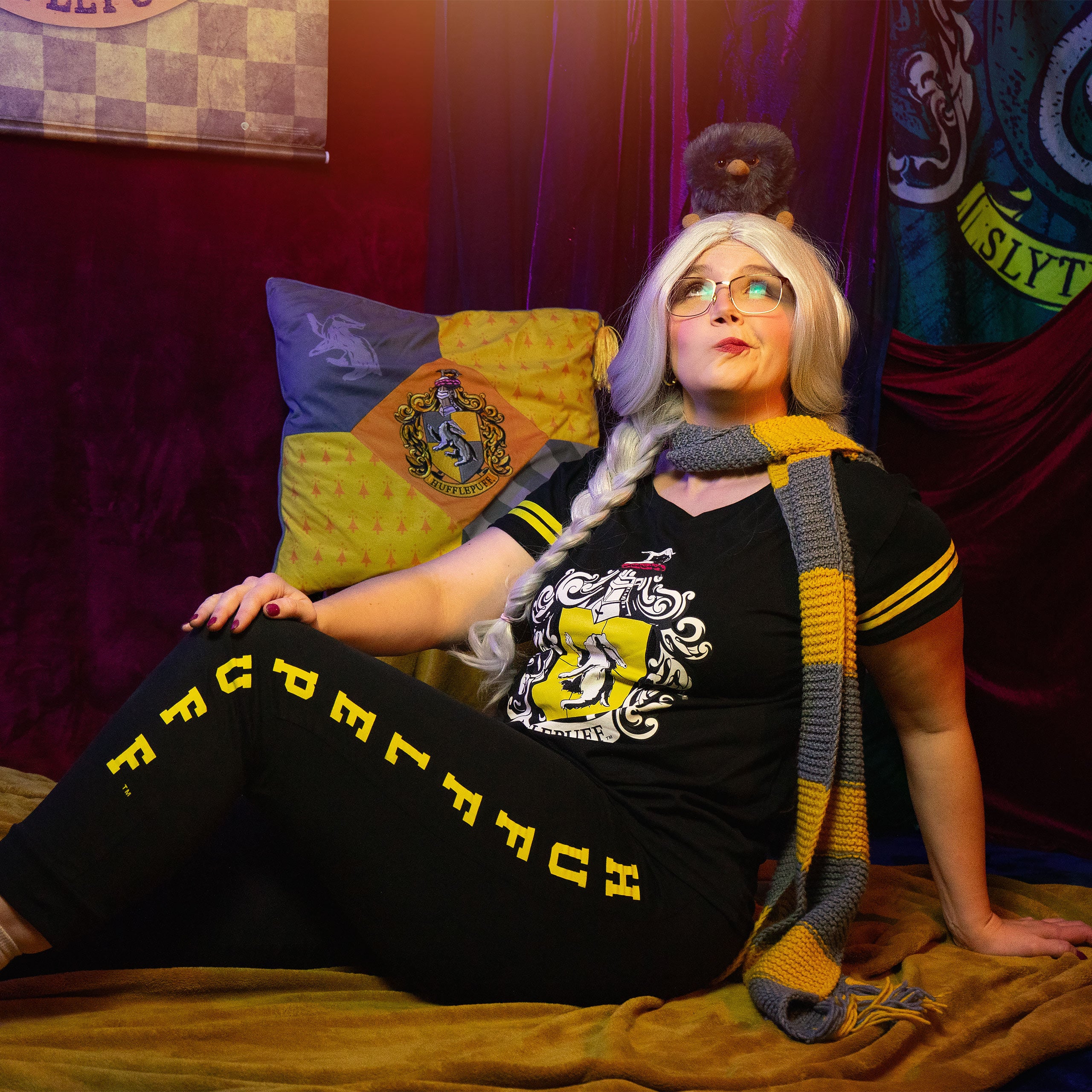 Produktbild Hufflepuff Wappen Pyjama schwarz - Harry Potter