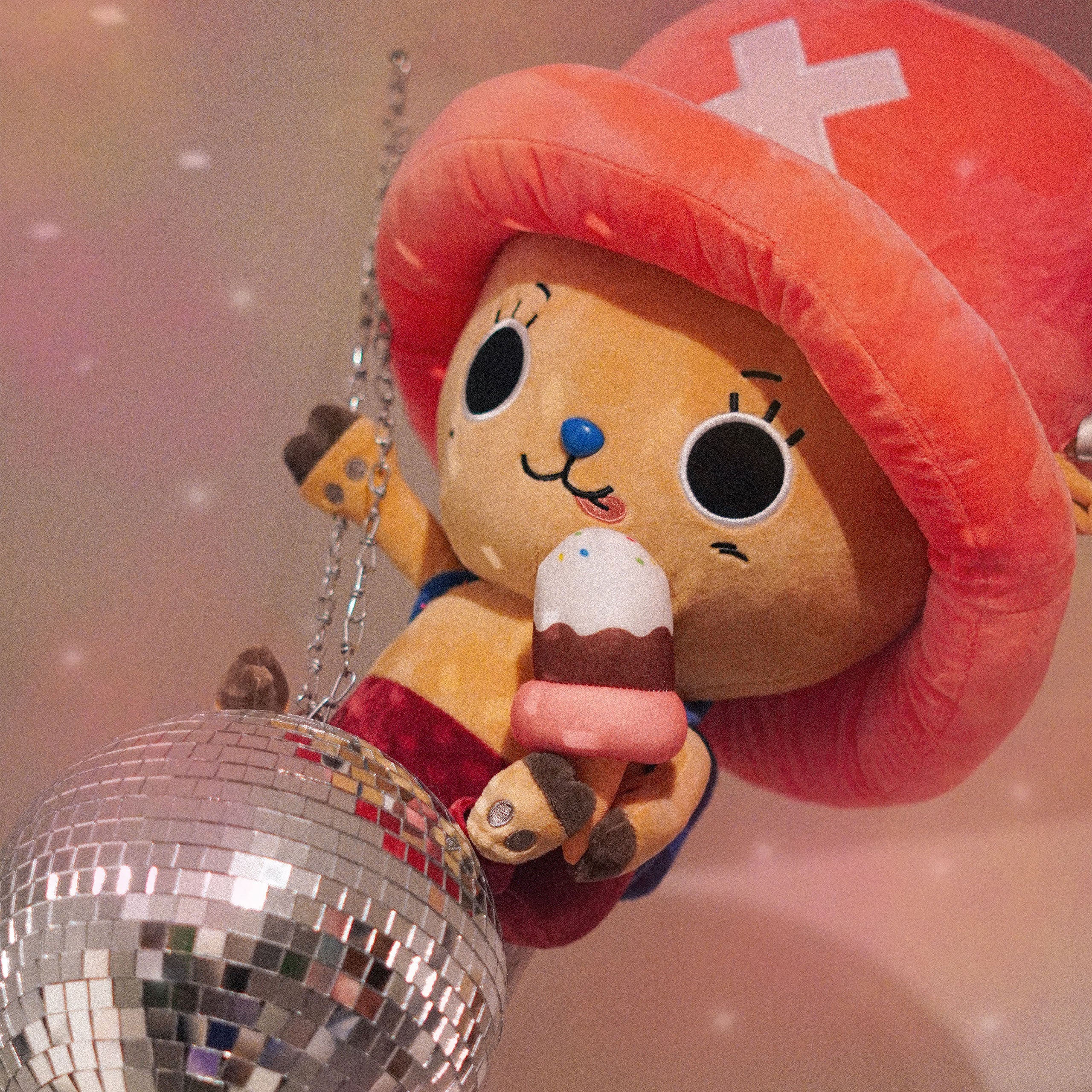 Produktbild One Piece - Tony Chopper mit Eis New World Plüsch Figur XL