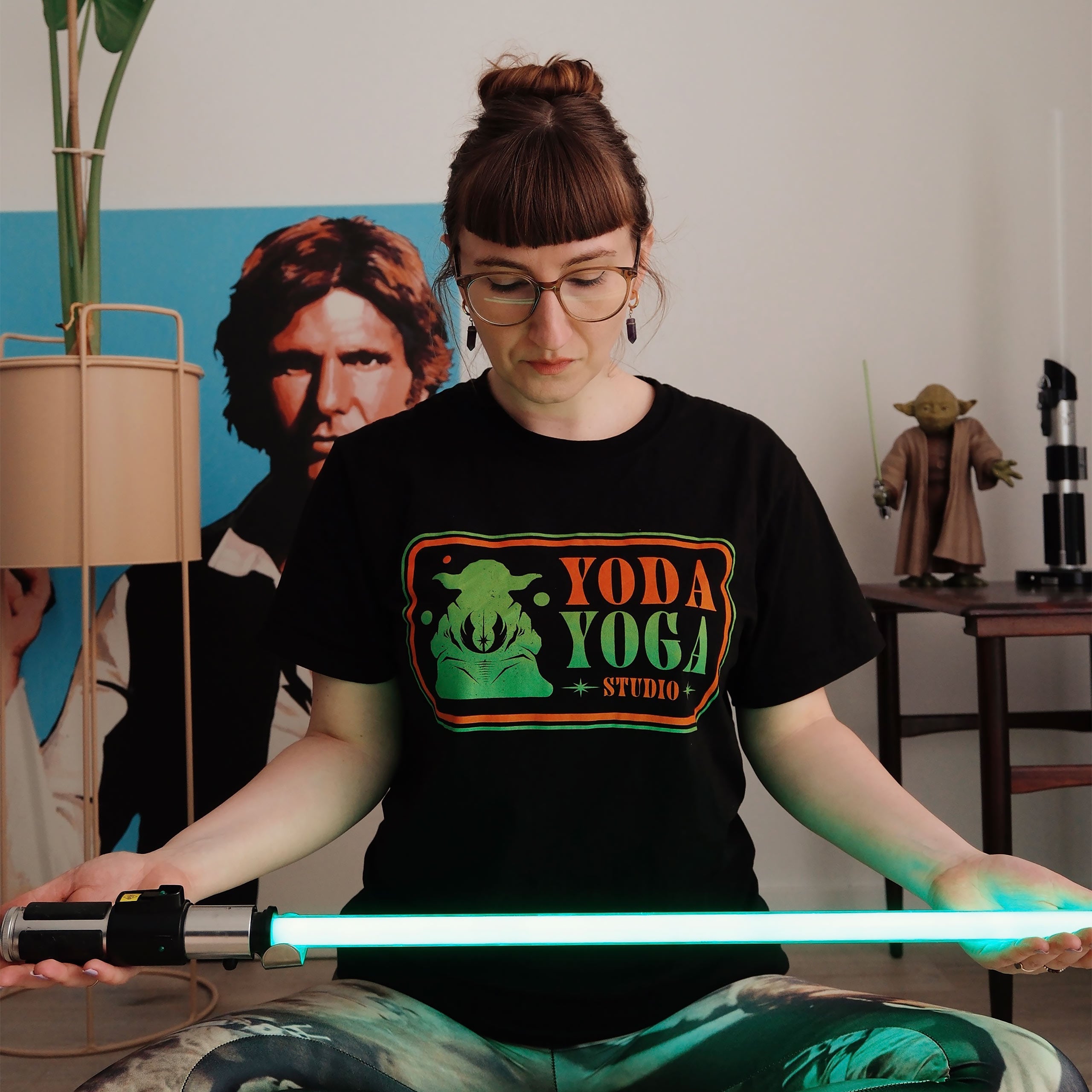 Produktbild Star Wars - Yoda Yoga Studio T-Shirt schwarz