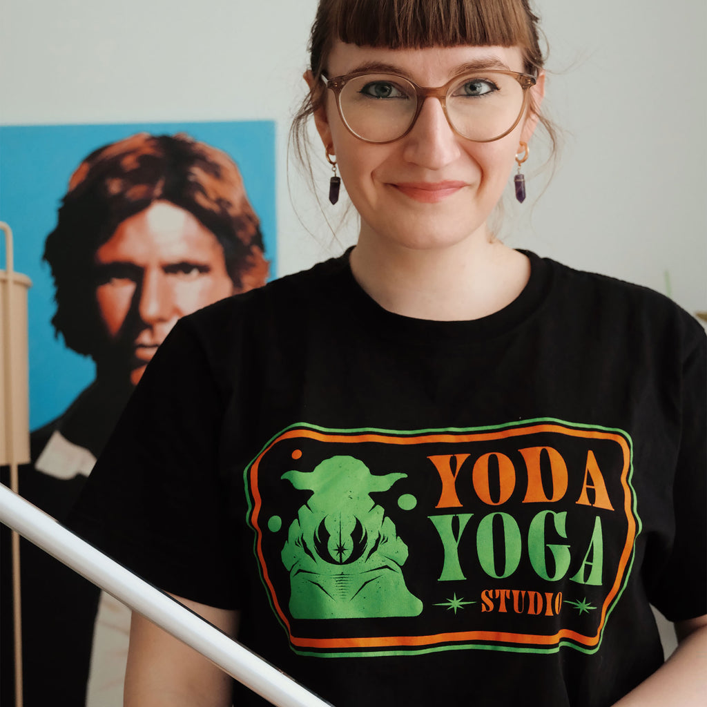 Produktbild Star Wars - Yoda Yoga Studio T-Shirt schwarz
