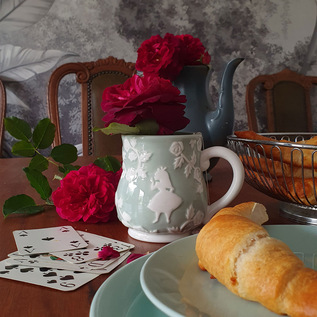 Produktbild Alice im Wunderland - Hutmacher Relief Tasse