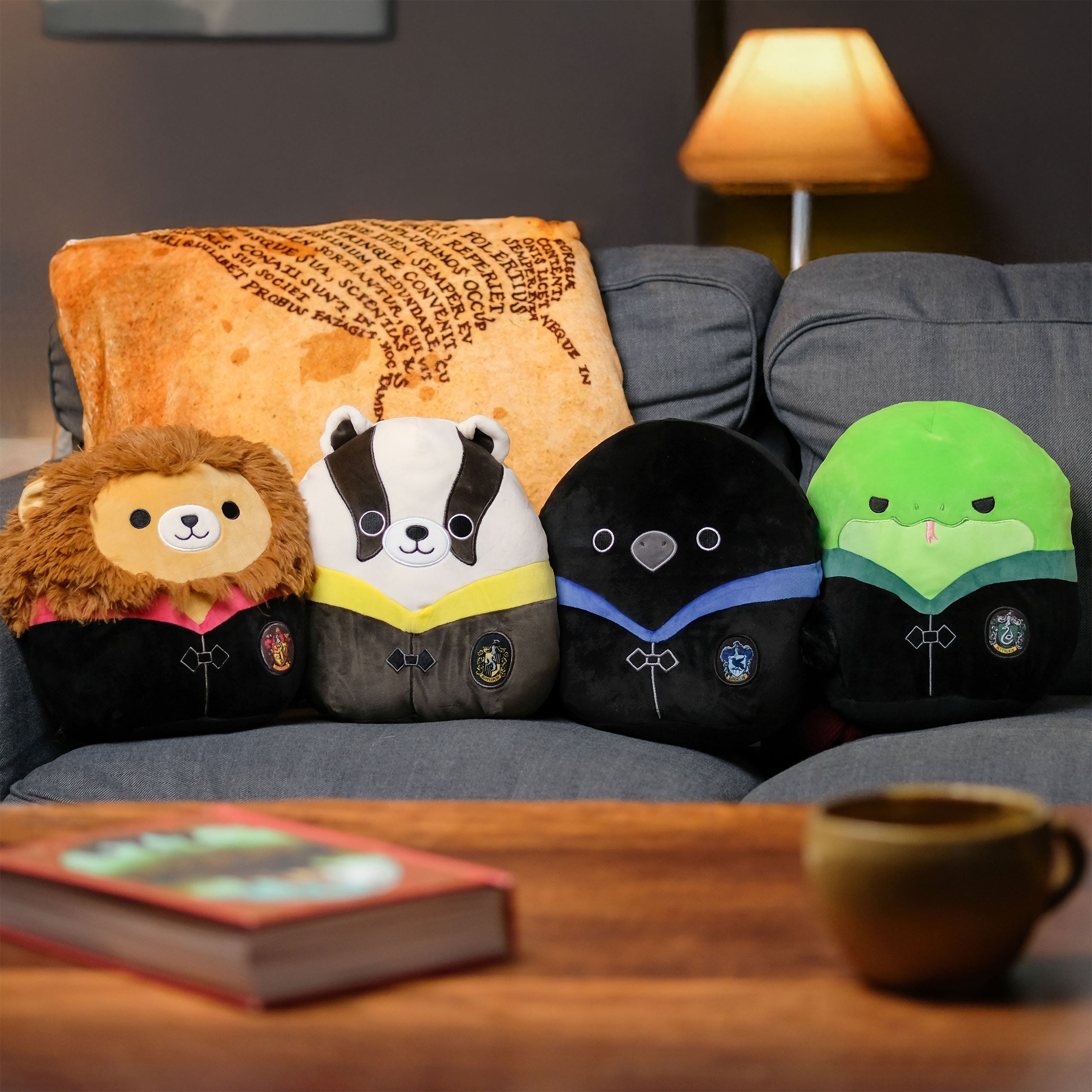 Produktbild Harry Potter - Hufflepuff Dachs in Robe Squishmallows Plüsch Figur