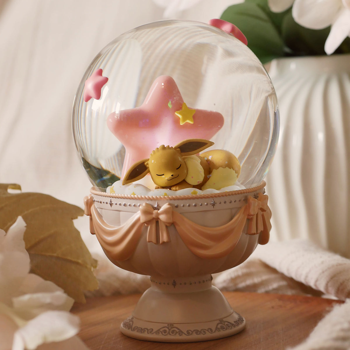 Product image Pokemon - Dream Crystal Mystery Snow Globe