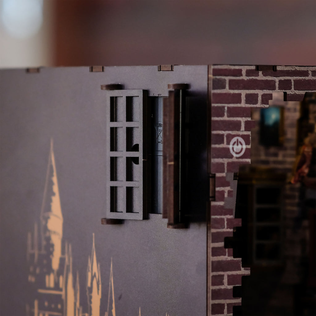 Product image Harry Potter - Diagon Alley Book Nook Model Kit Wood