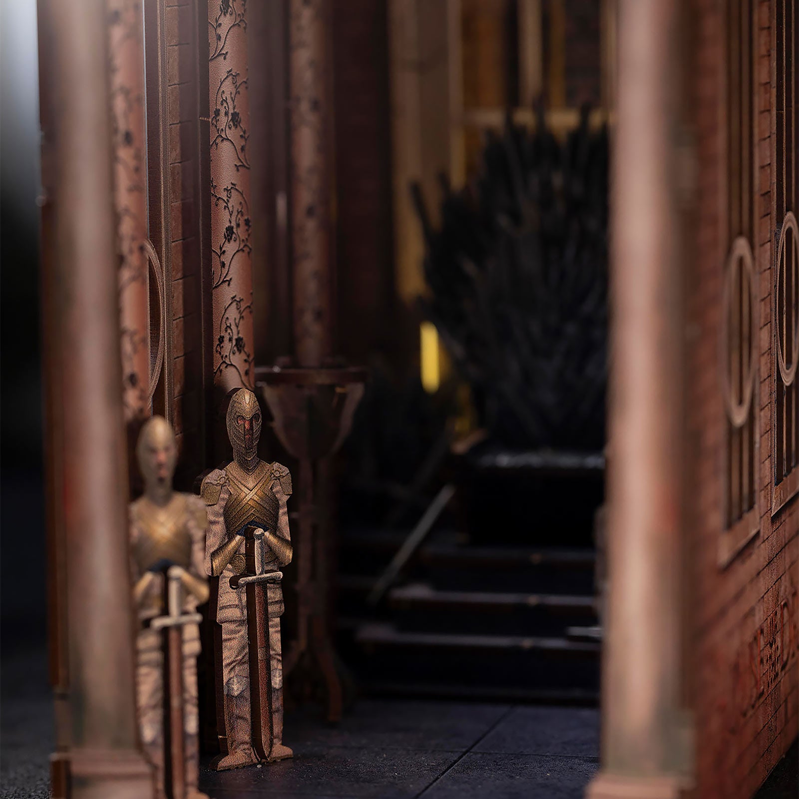 Produktbild Game of Thrones - Eiserner Thron Book Nook Modell Bausatz Holz