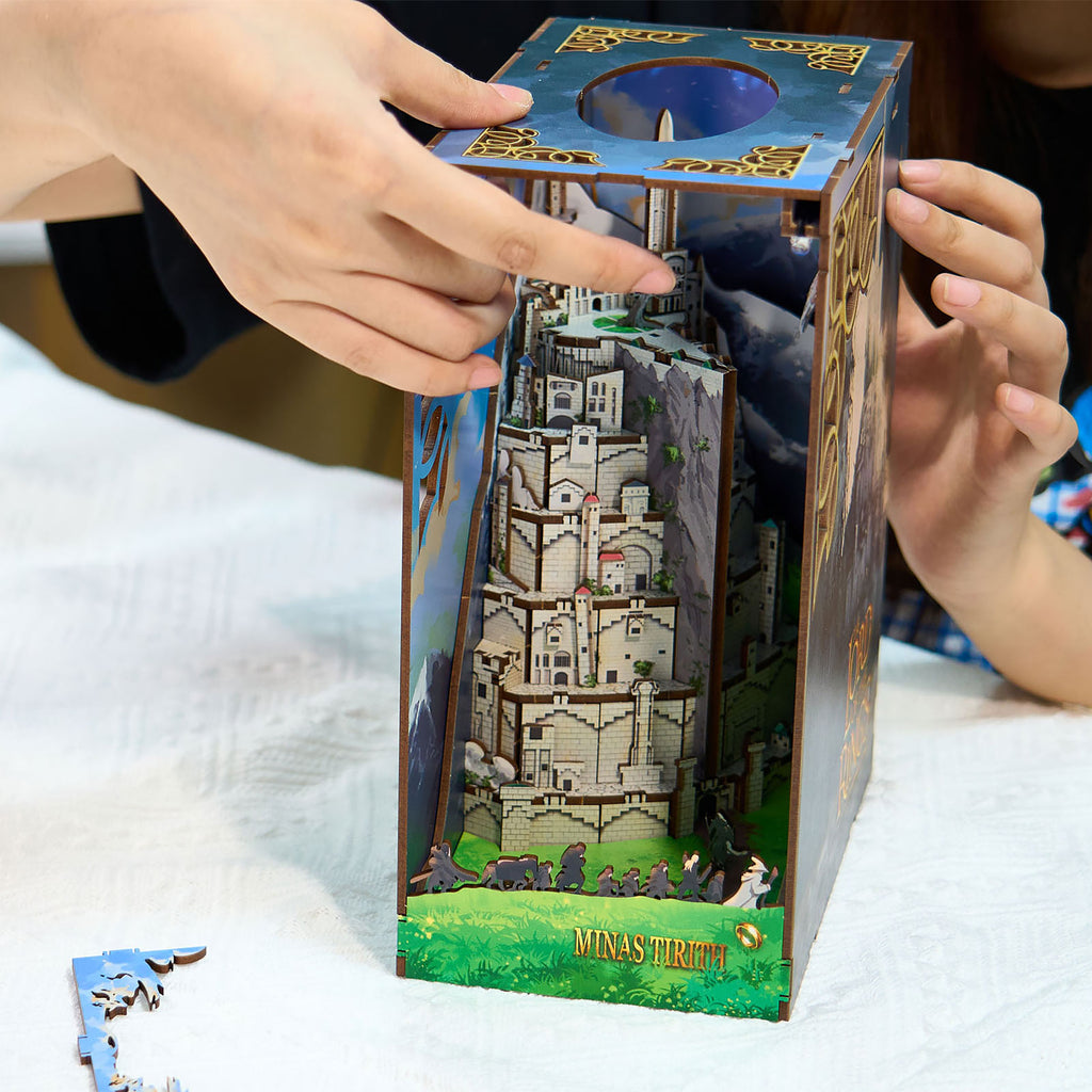 Produktbild Der Herr der Ringe - Minas Tirith Book Nook Modell Bausatz Holz