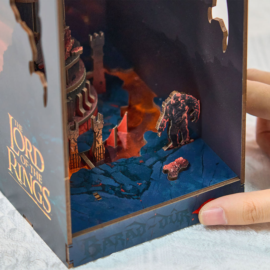 Produktbild Der Herr der Ringe - Barad-dur Book Nook Modell Bausatz Holz