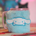 Produktbild Hello Kitty - Cinnamoroll Tasse mit Plüschüberzug