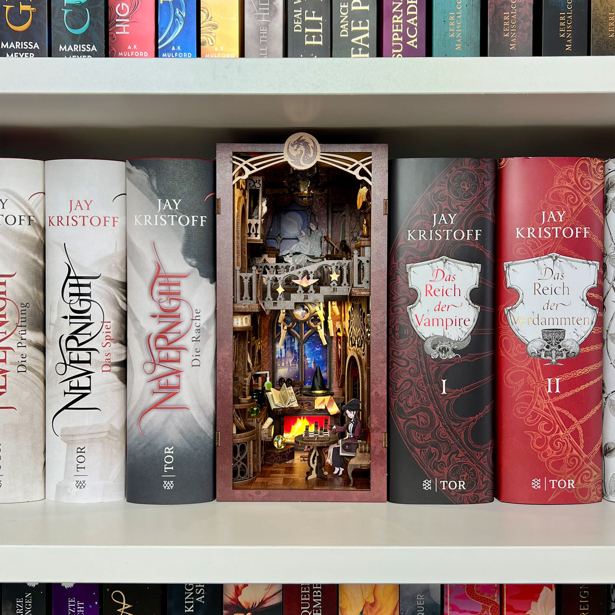 Produktbild Flame Common Room Book Nook Modell Bausatz Holz für Harry Potter Fans