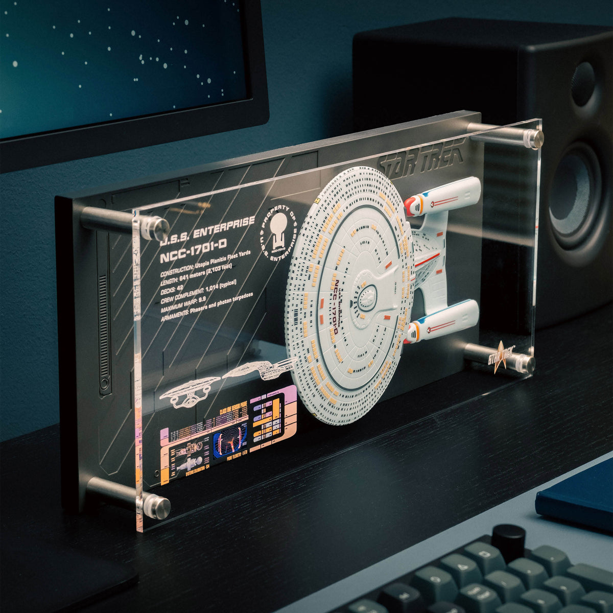 Produktbild Enterprise NCC 1701-D Wandplakette mit Modell Replik - Star Trek