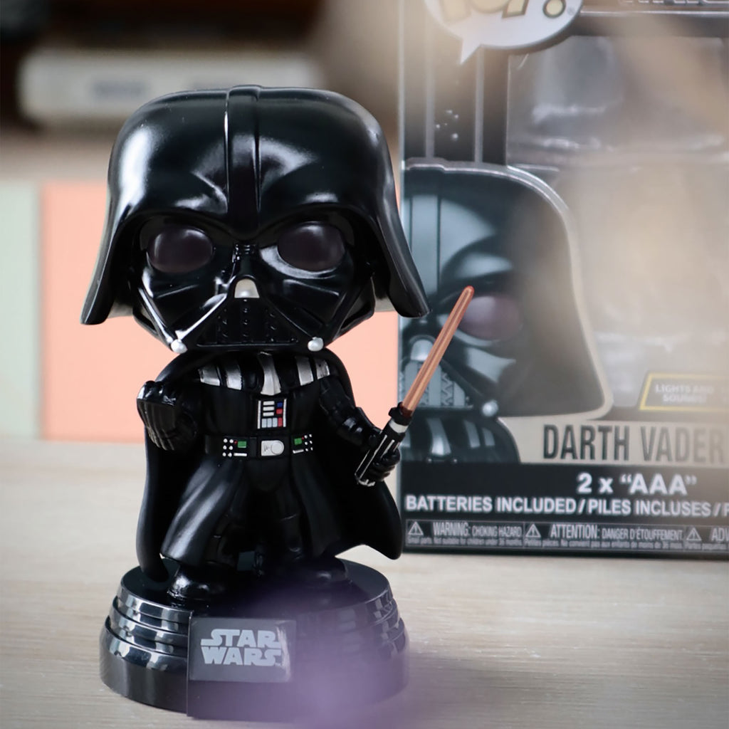 Produktbild Darth Vader Funko Pop Wackelkopf-Figur mit Licht und Sound - Star Wars