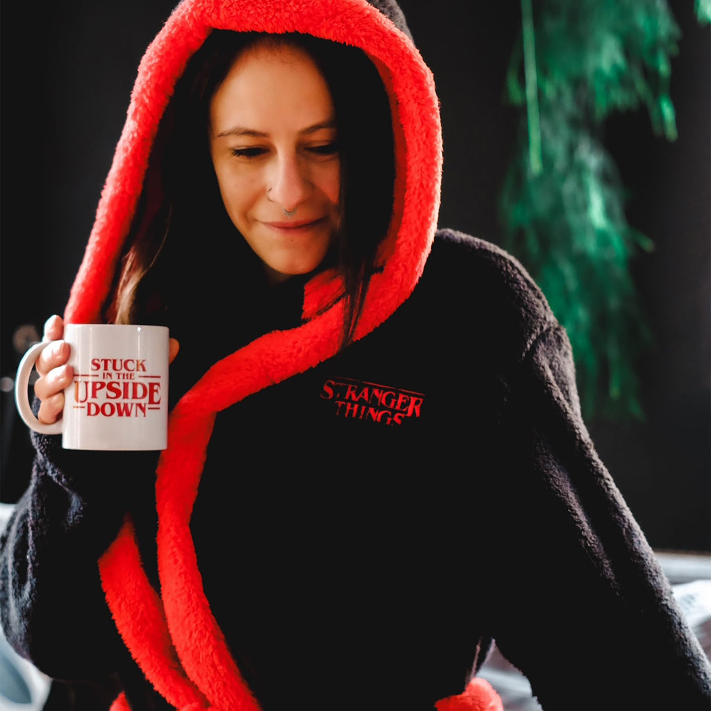 Produktbild Stranger Things - Logo Bademantel