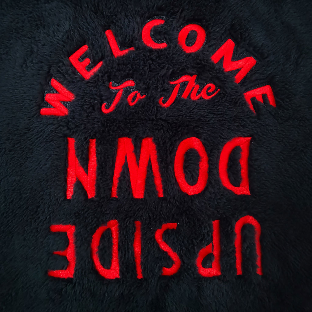 Produktbild Stranger Things - Logo Bademantel