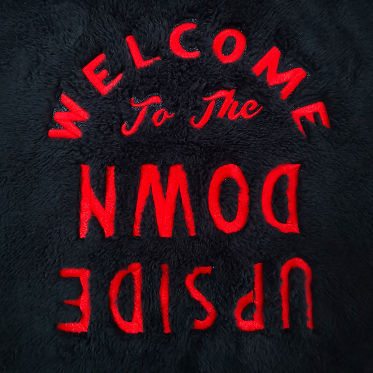 Produktbild Stranger Things - Logo Bademantel