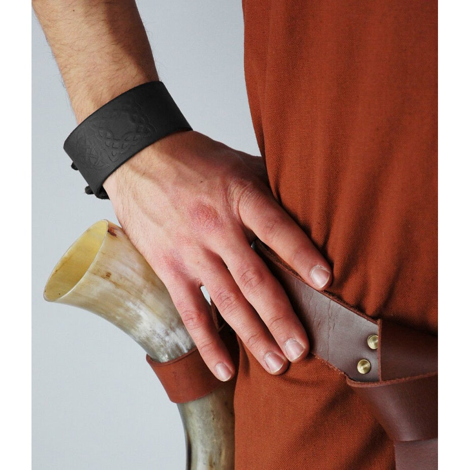 Produktbild Mittelalter Lederarmband mit keltischer Prägung schwarz