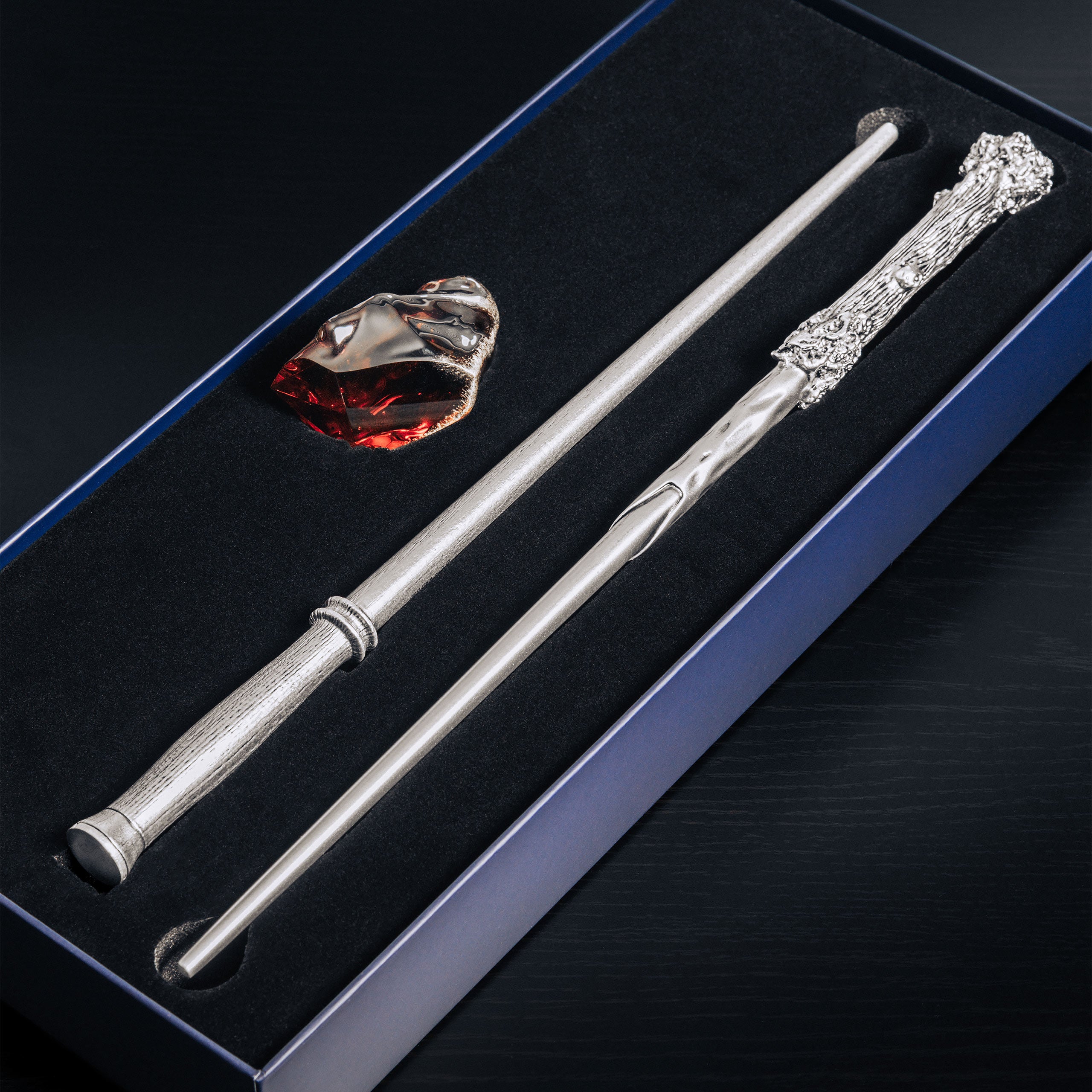 Produktbild Harry Potter - Zauberstab 2er Set und Stein der Weisen Replik 25th Anniversary Geschenkset