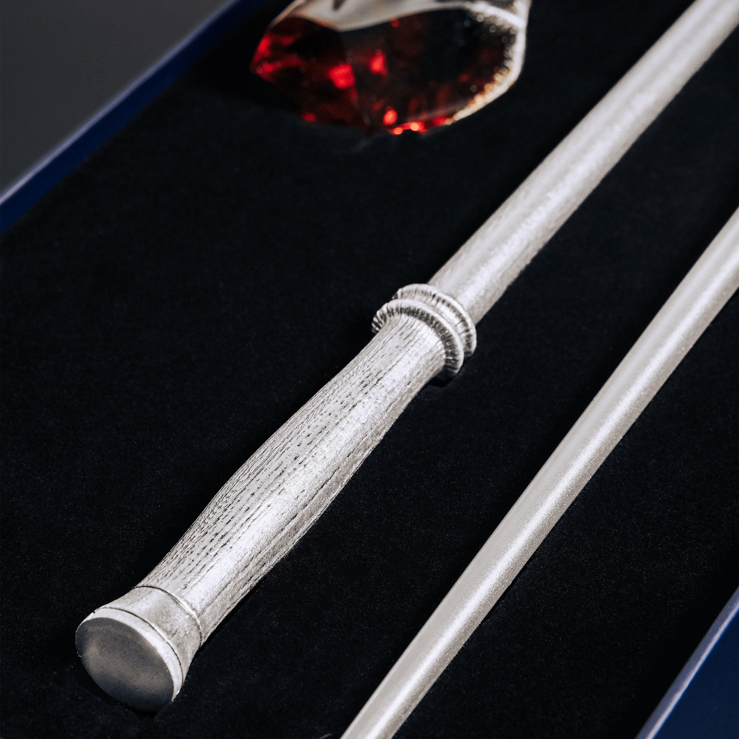 Produktbild Harry Potter - Zauberstab 2er Set und Stein der Weisen Replik 25th Anniversary Geschenkset