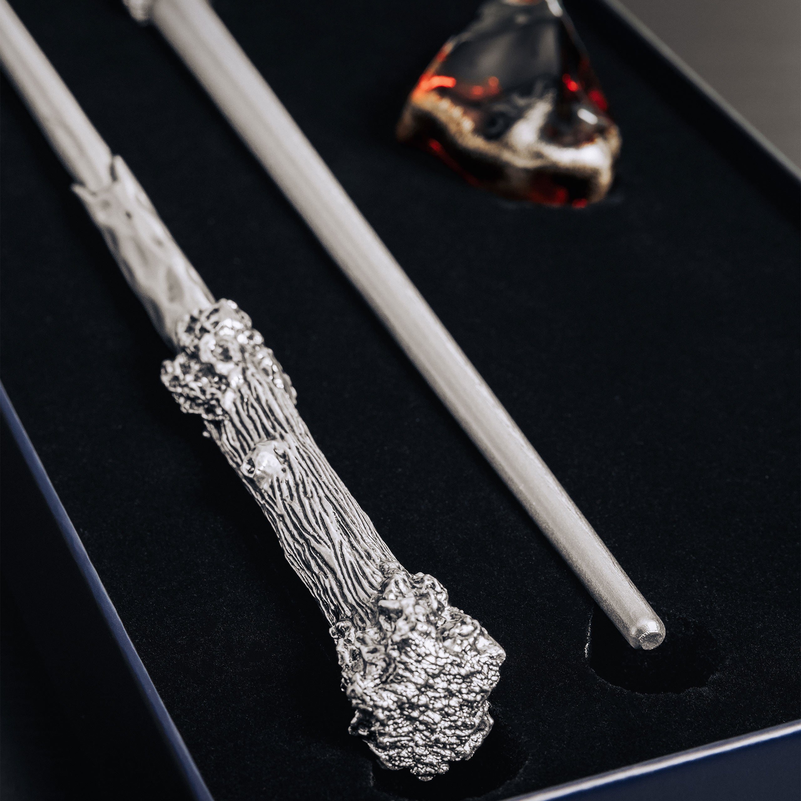 Produktbild Harry Potter - Zauberstab 2er Set und Stein der Weisen Replik 25th Anniversary Geschenkset