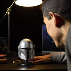 Produktbild Star Wars - Mandalorian Mini Helm Replik auf Base