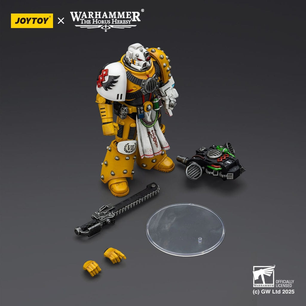 Produktbild Warhammer 40k: Imperial Fists - Legion Apothecary Actionfigur 12cm
