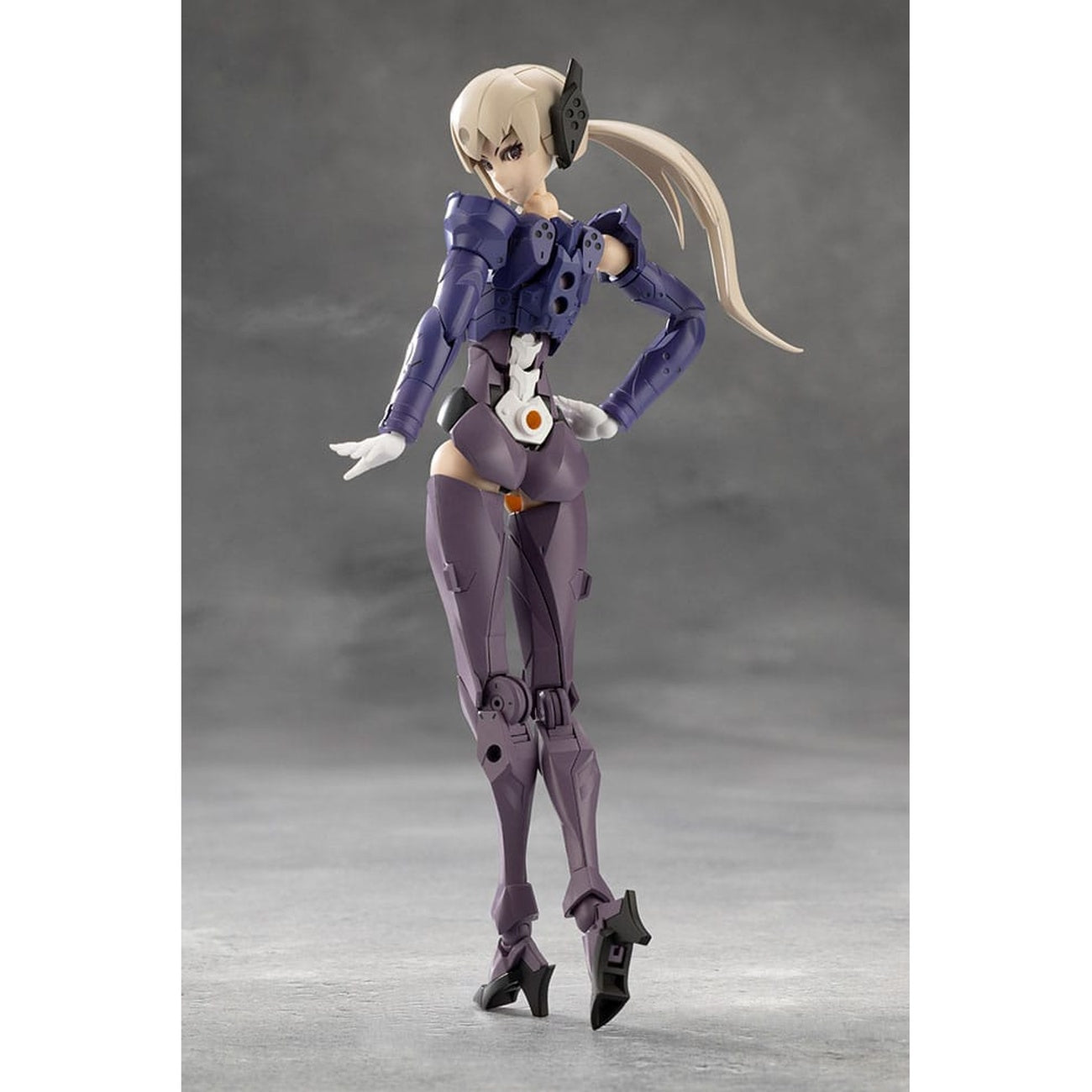 Produktbild Megalomaria Unlimited Universe - Valiant Model Kit Figur