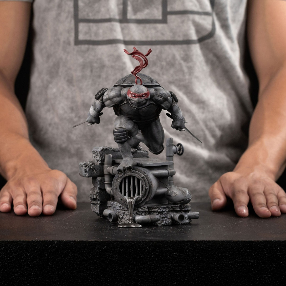 Produktbild Teenage Mutant Ninja Turtles Art Scale Statue 1/10 Raphael Black and White Variant 26 cm heo exclusive