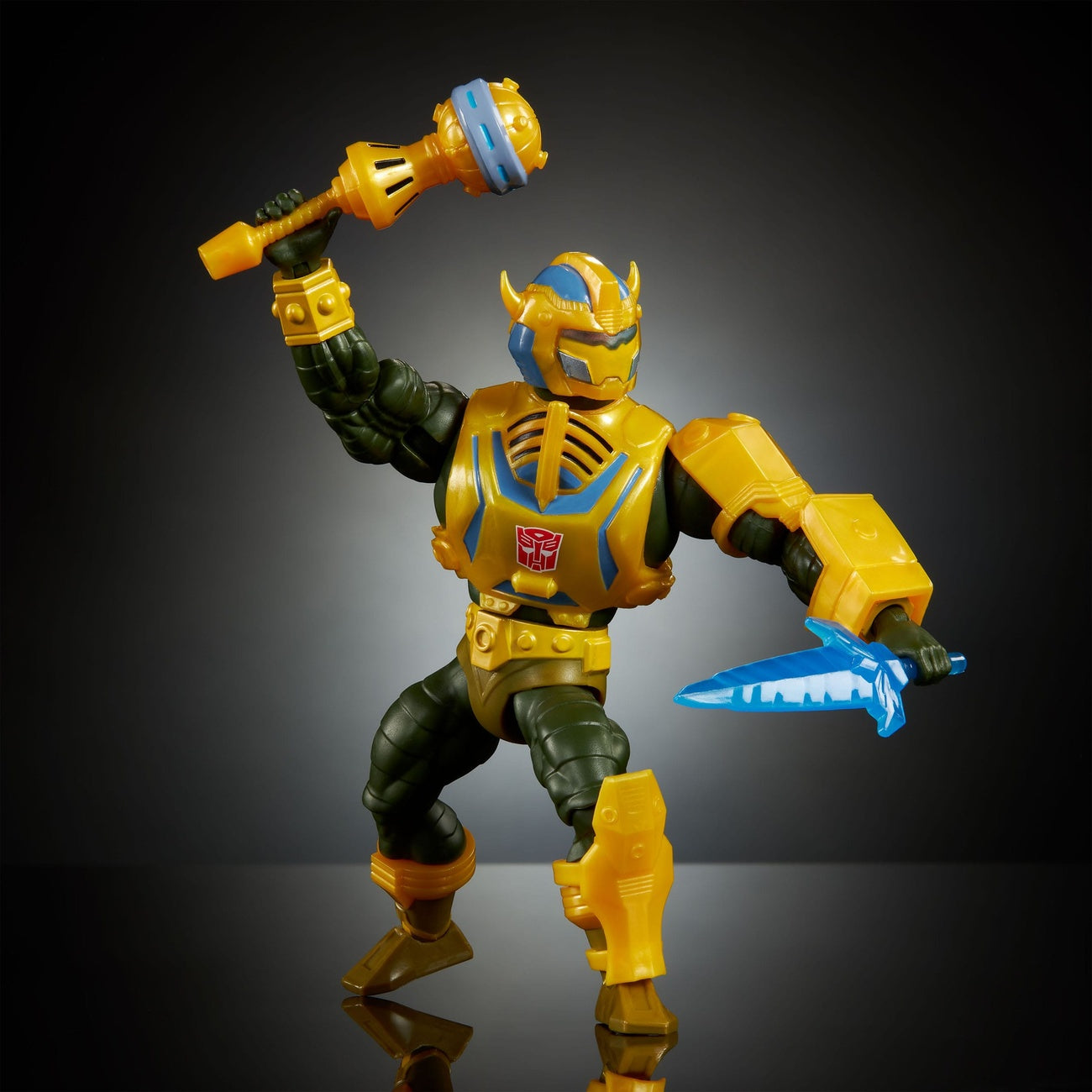 Produktbild Masters of the Universe x Transformers Actionfigur Bumblebee Armor Man-At-Arms heo European Exclusive 14 cm
