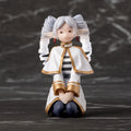 Produktbild Frieren: Beyond Journey's End PM Perching PVC Statue I have ringlets now Clear Ver. heo Exclusive 10 cm
