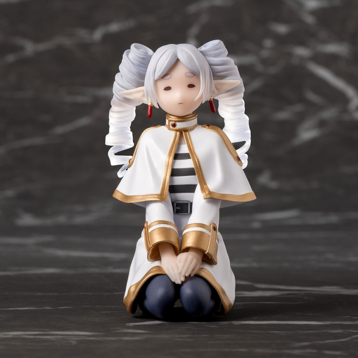 Produktbild Frieren: Beyond Journey's End PM Perching PVC Statue I have ringlets now Clear Ver. heo Exclusive 10 cm