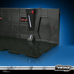 Produktbild Star Wars: The Mandalorian Vintage Collection Moff Gideon's Imperial Light Cruiser Hallway mit Mandalorian Privateer Act