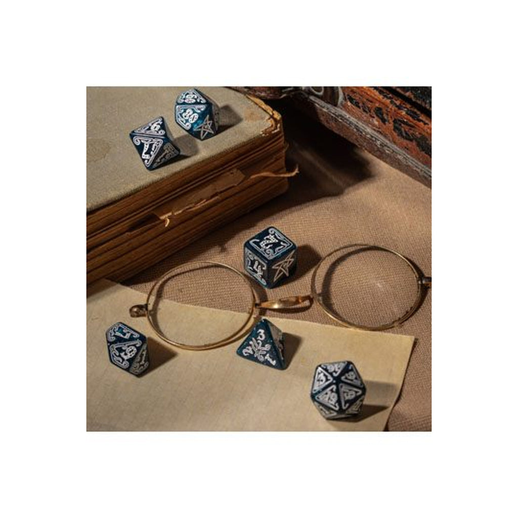 Produktbild Call of Cthulhu Würfel Set Abyssal & White (7)