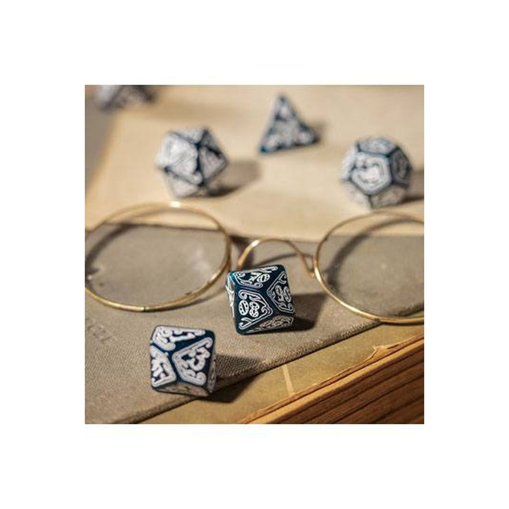 Produktbild Call of Cthulhu Würfel Set Abyssal & White (7)