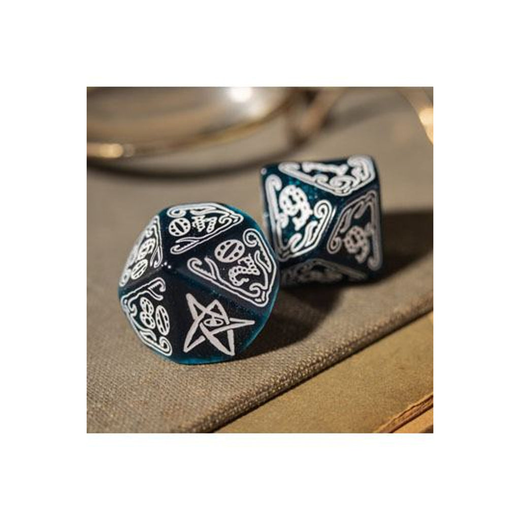 Produktbild Call of Cthulhu Würfel Set Abyssal & White (7)
