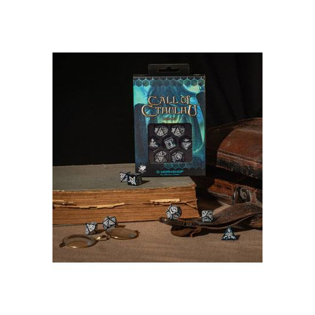 Produktbild Call of Cthulhu Würfel Set Abyssal & White (7)