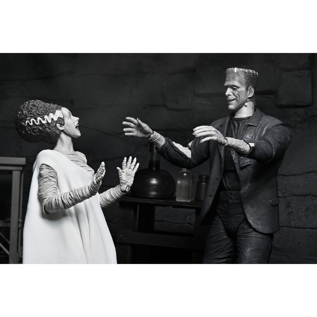 Produktbild Universal Monsters Actionfigur Ultimate Frankenstein's Monster (Bride of Frankenstein) (B&W) 18 cm