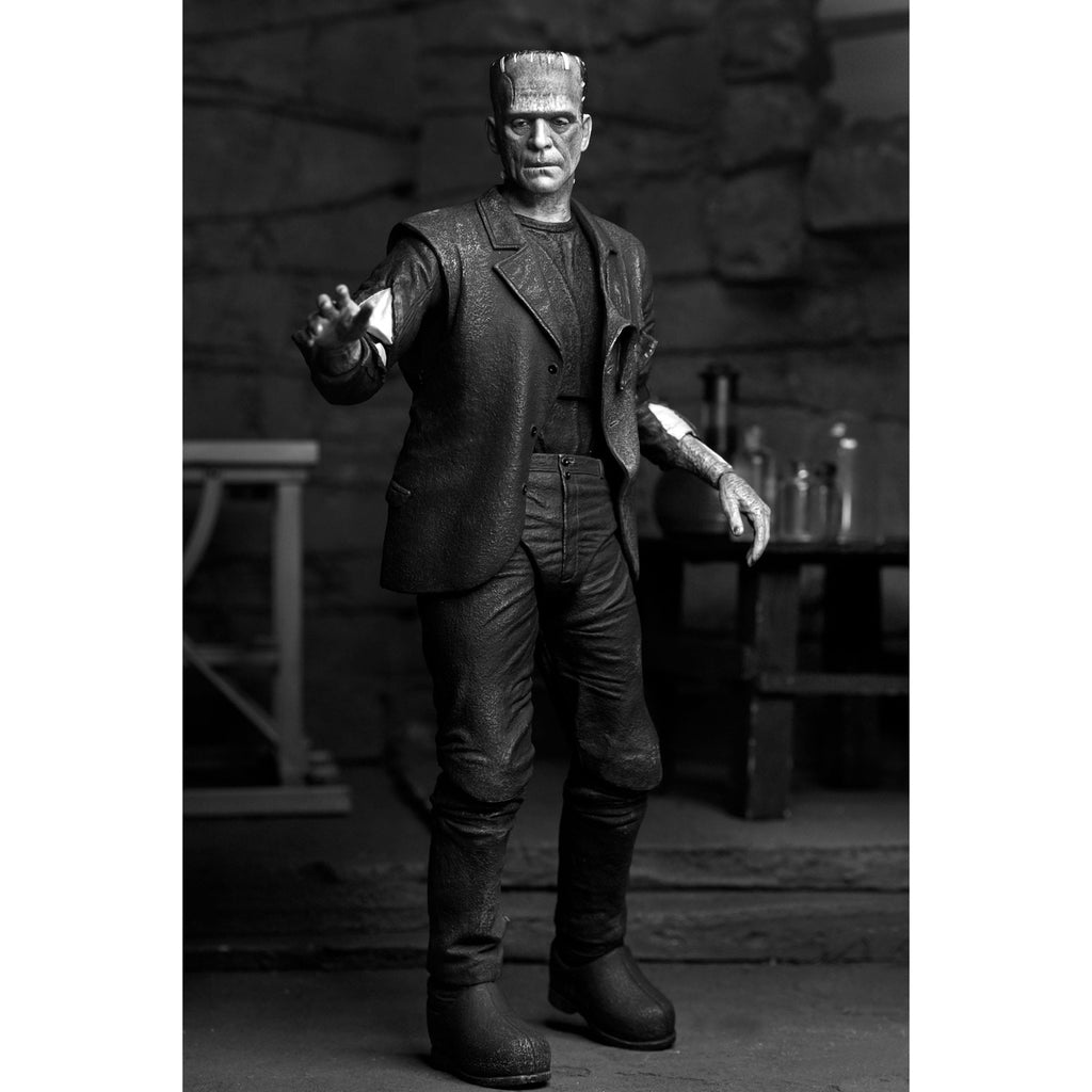 Produktbild Universal Monsters Actionfigur Ultimate Frankenstein's Monster (Bride of Frankenstein) (B&W) 18 cm