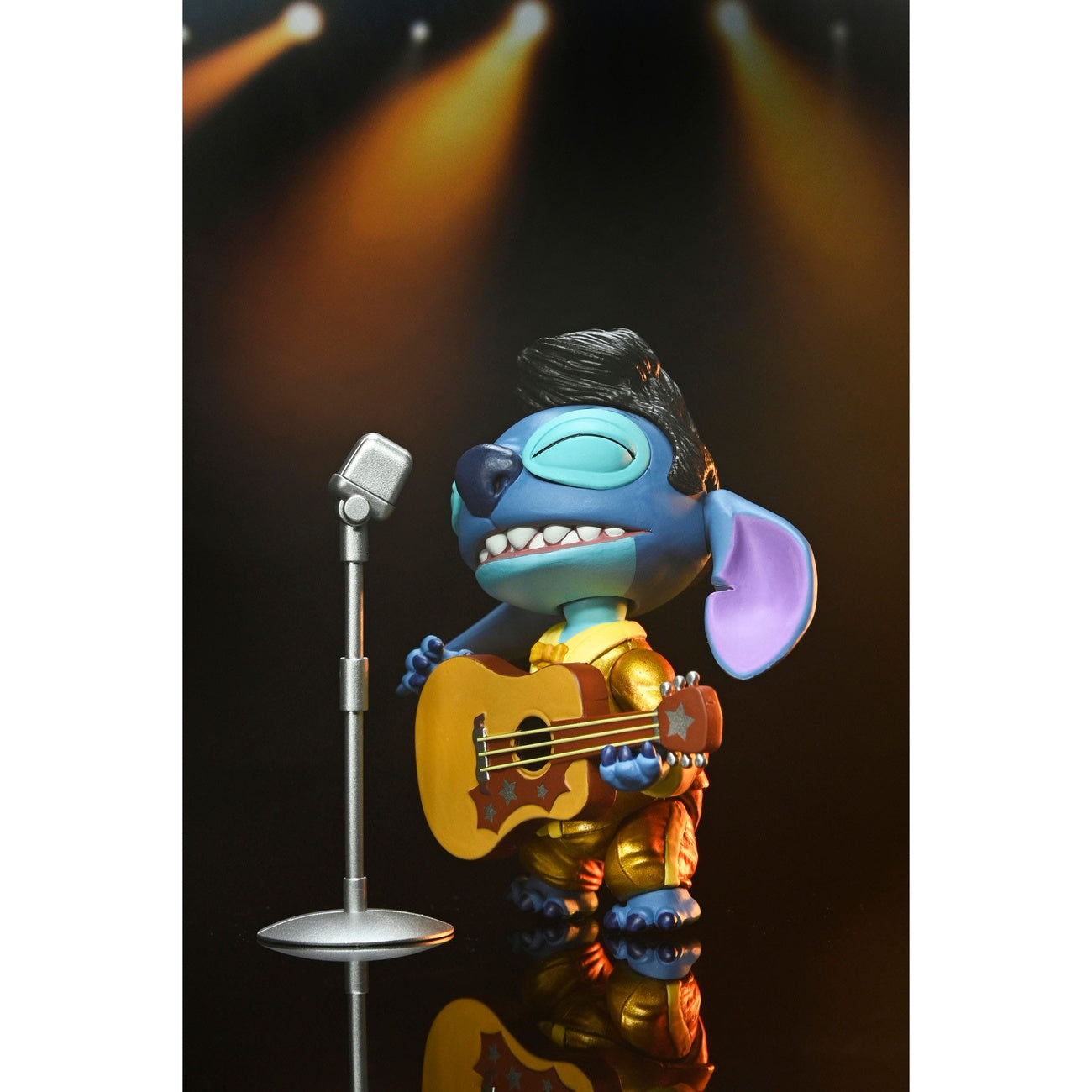 Produktbild Lilo & Stitch Actionfigur Ultimate Gold Suit Elvis Stitch 18 cm