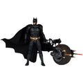 Produktbild The Dark Knight DC Multiverse Actionfigur mit Fahrzeug Batman & The Batpod 18 cm