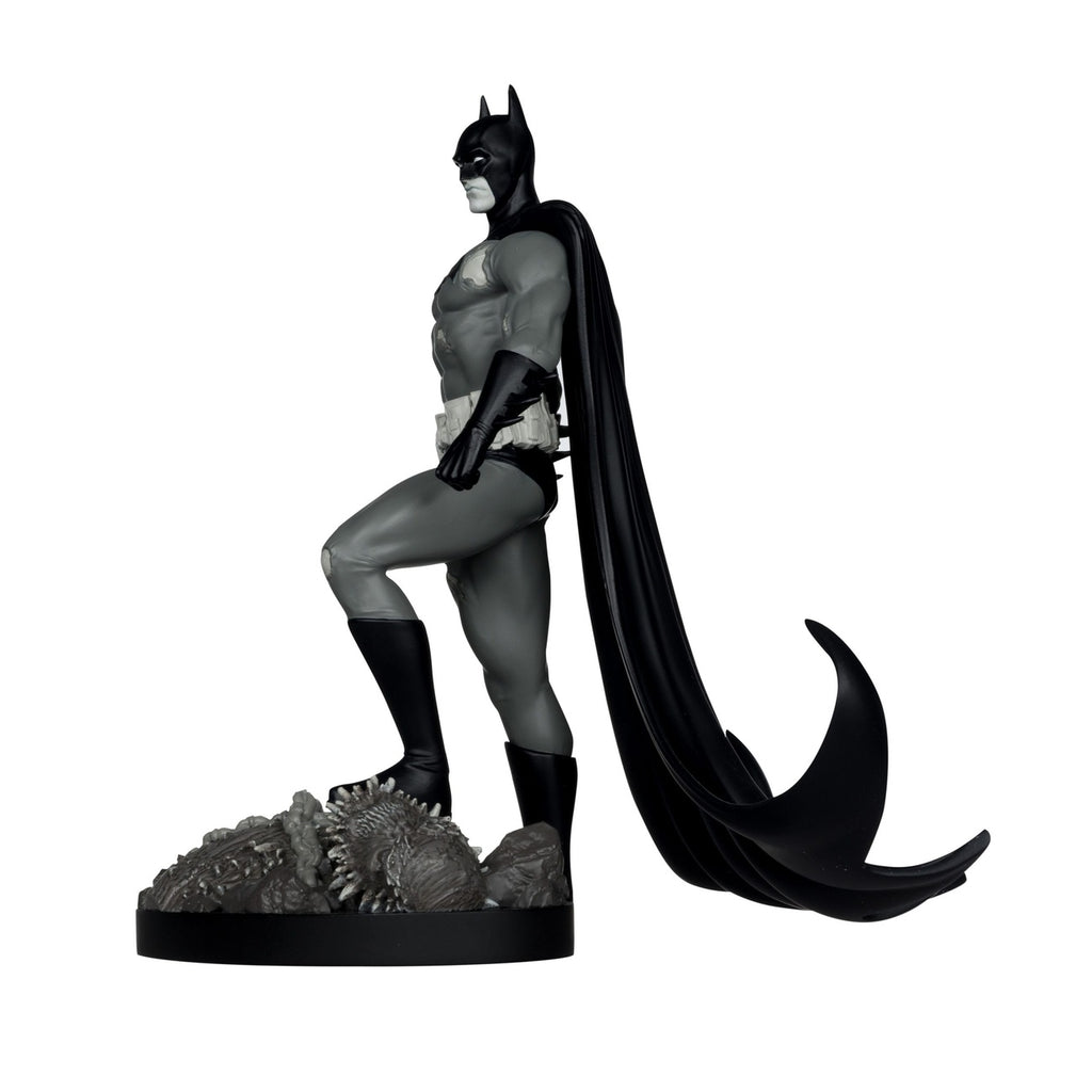 Produktbild DC Direct Statue 1/10 Batman by Bjorn Barends (Black White) 18 cm