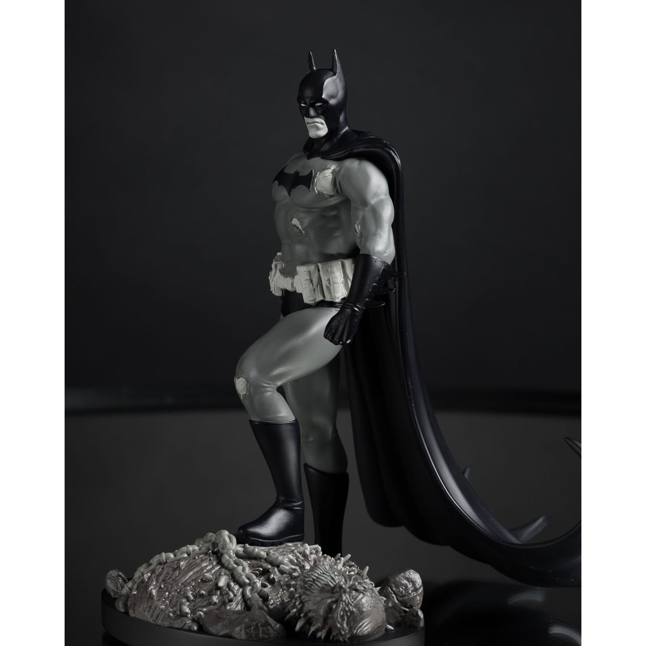 Produktbild DC Direct Statue 1/10 Batman by Bjorn Barends (Black White) 18 cm