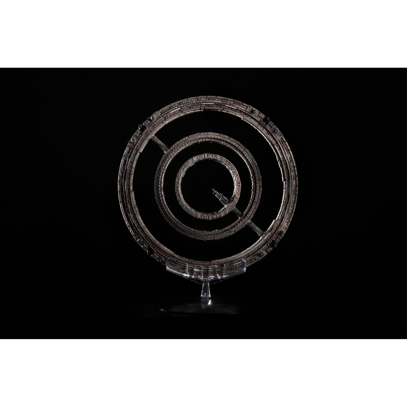 Produktbild Foundation Die-Cast The Invictus Spaceship 20 cm