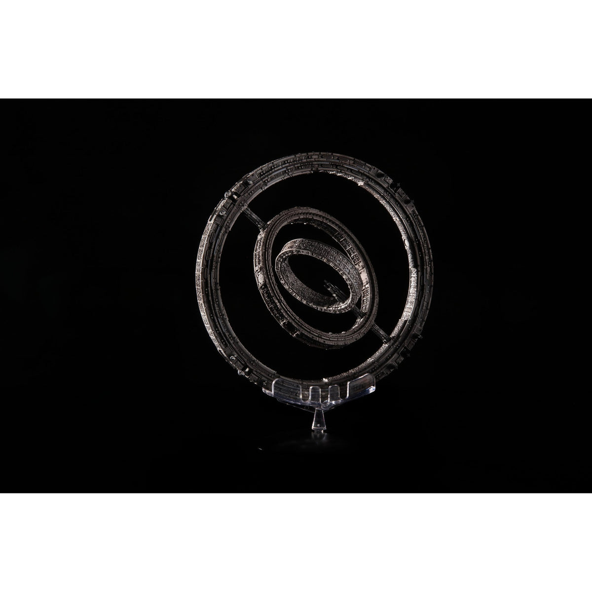 Produktbild Foundation Die-Cast The Invictus Spaceship 20 cm