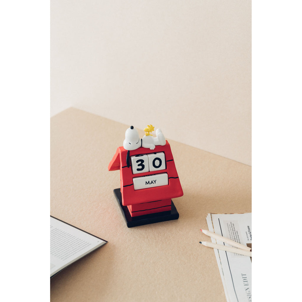Produktbild Peanuts 3D Ewiger Kalender Snoopy Hundehütte