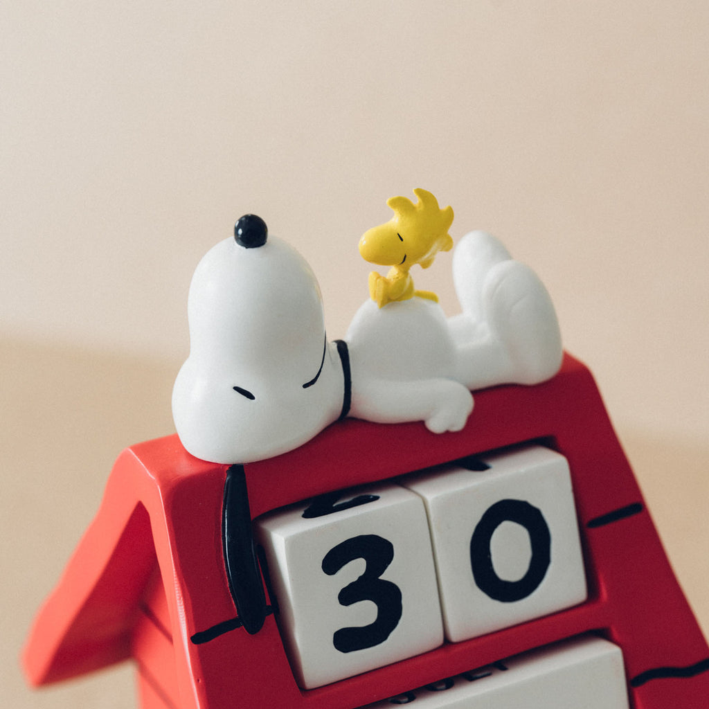 Produktbild Peanuts 3D Ewiger Kalender Snoopy Hundehütte