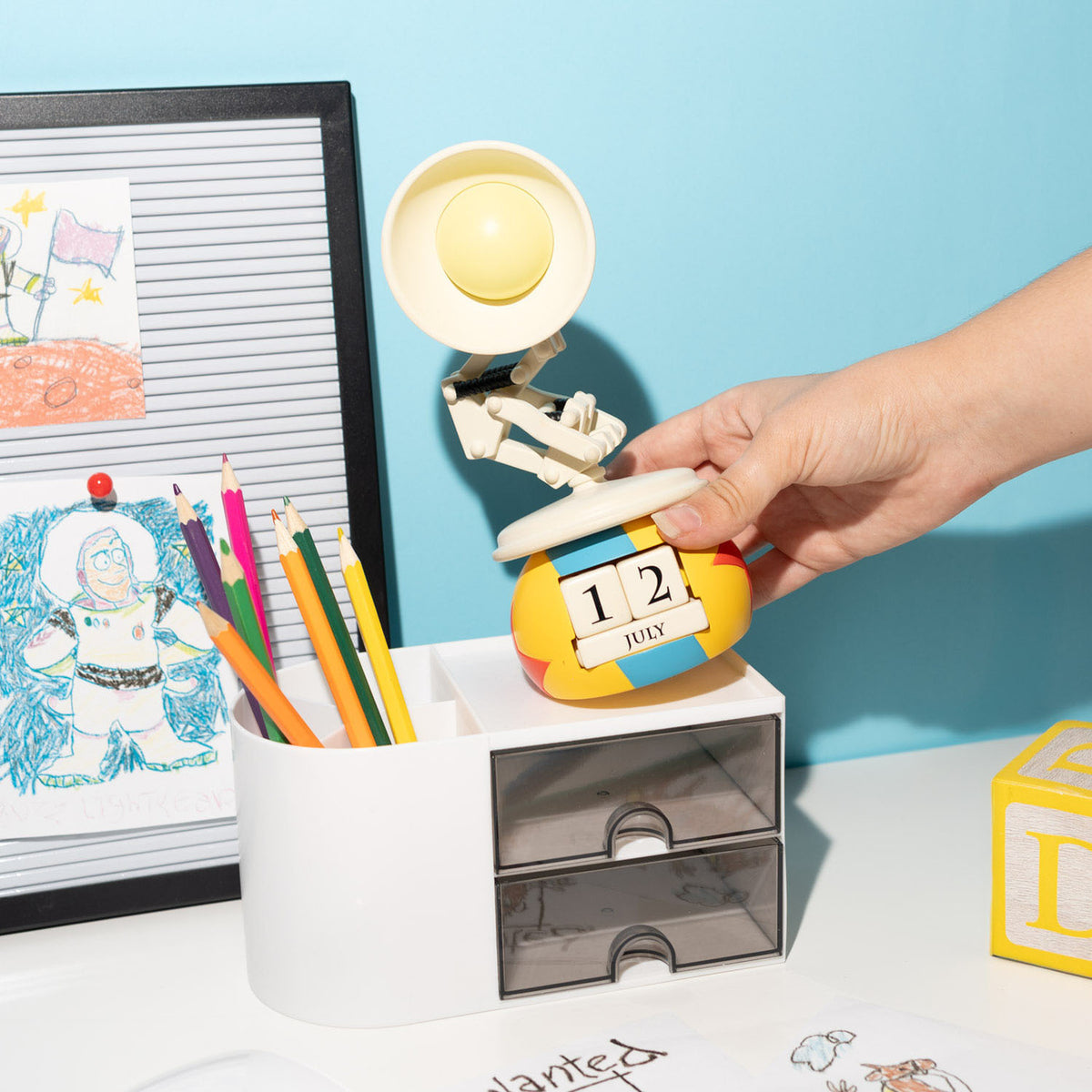 Produktbild Pixar 3D Ewiger Kalender Die kleine Lampe